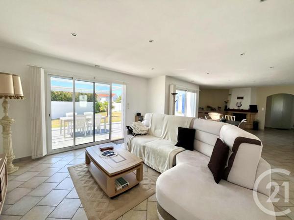 Maison à vendre  4 pièces - 133,96 m 2   LE FENOUILLER  - 85
