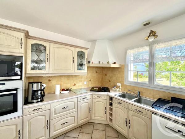 Maison à vendre  4 pièces - 133,96 m 2   LE FENOUILLER  - 85