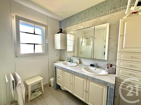 Maison à vendre  4 pièces - 133,96 m 2   LE FENOUILLER  - 85