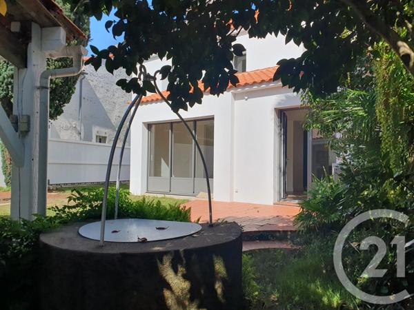 Maison à vendre  6 pièces - 141,37 m 2   LA GARNACHE  - 85
