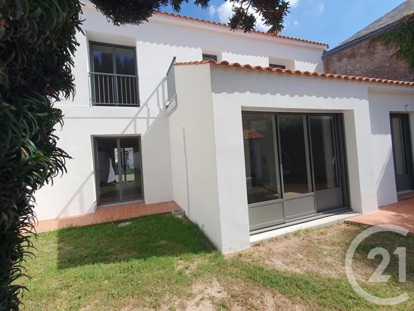 Maison à vendre  6 pièces - 141,37 m 2   LA GARNACHE  - 85