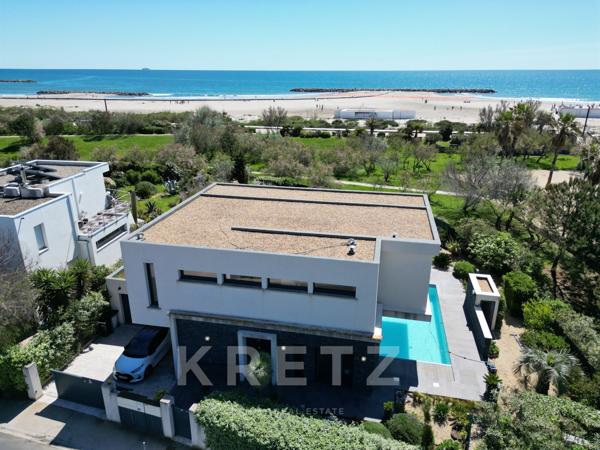 Villa d’architecte en première ligne face à la mer