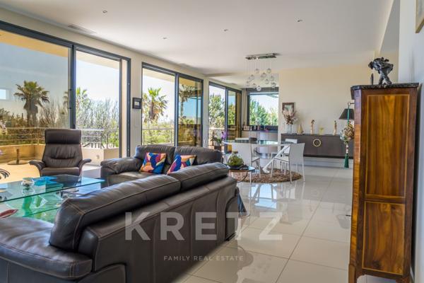 Villa d’architecte en première ligne face à la mer