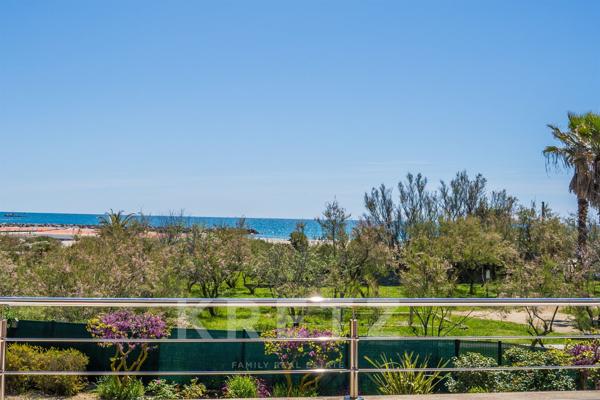 Villa d’architecte en première ligne face à la mer