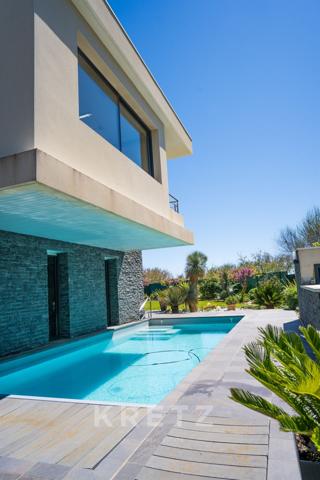 Villa d’architecte en première ligne face à la mer