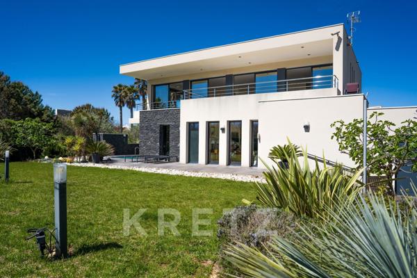 Villa d’architecte en première ligne face à la mer