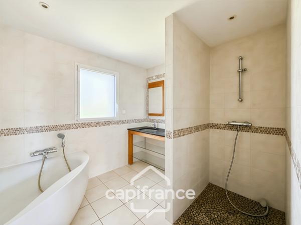 À vendre MAISON D’ARCHITECTE CONTEMPORAINE 7 pièces PONTIVY (56)