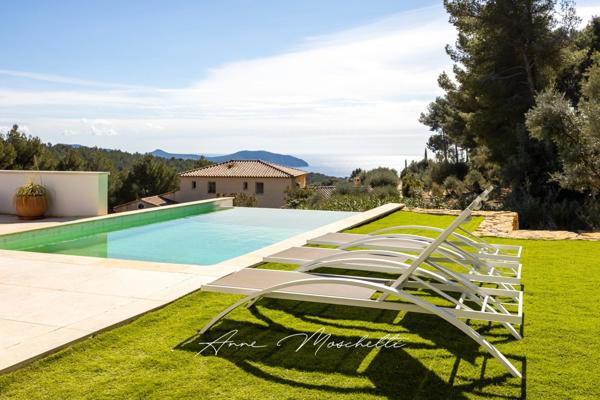 Maison moderne 250 M2 Vue sur la baie de la Ciotat sur un terrain de 2 500 M2