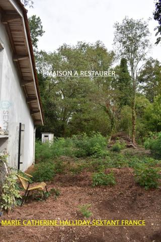 MAISON PLEIN PIED DE DEUX CHAMBRES AU CALME PRES DE LA RIVIERE A RESTAURER