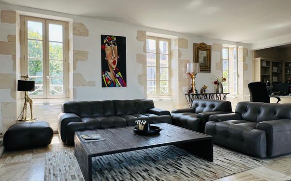 Immeuble à vendre    5 pièces •  Saint-Martin-de-Ré