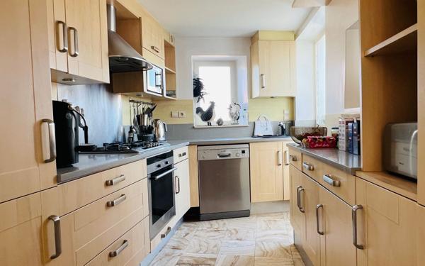 Immeuble à vendre    5 pièces •  Saint-Martin-de-Ré