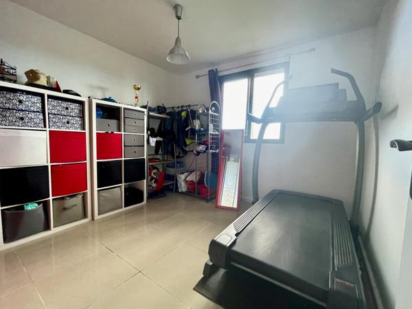 🔥 MAISON PLAIN-PIED + JARDIN PISCINABLE – 3 CHAMBRES – 238 000 €  📍 Petite-Île (97429) – Quartier Charrié