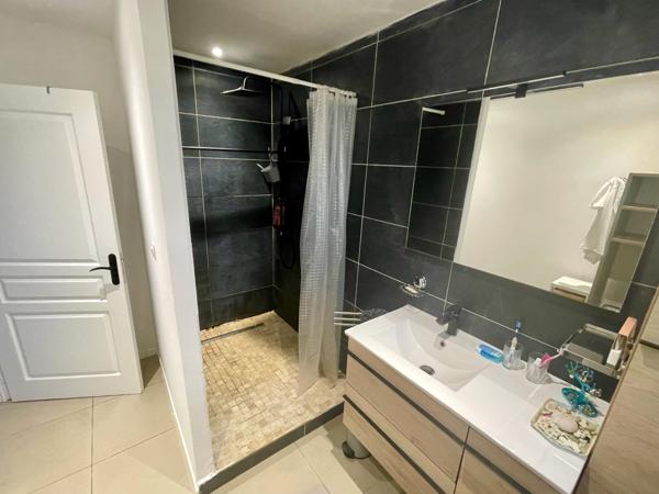 🔥 MAISON PLAIN-PIED + JARDIN PISCINABLE – 3 CHAMBRES – 238 000 €  📍 Petite-Île (97429) – Quartier Charrié