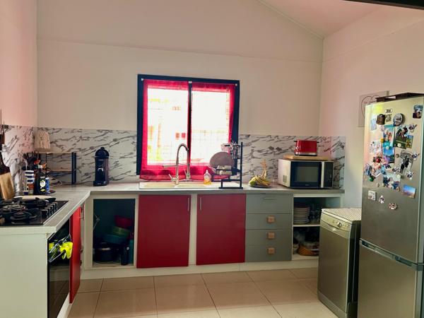 🔥 MAISON PLAIN-PIED + JARDIN PISCINABLE – 3 CHAMBRES – 238 000 €  📍 Petite-Île (97429) – Quartier Charrié