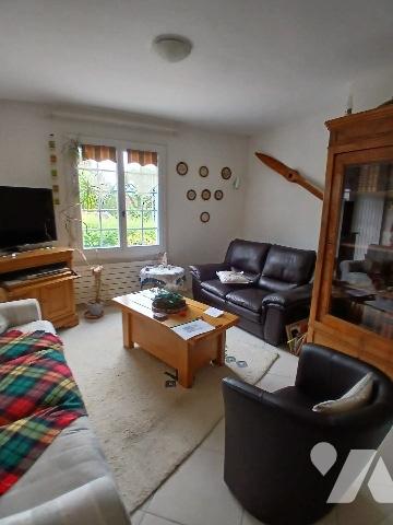 Maison d'habitation avec piscine, proche des commerces et des écoles