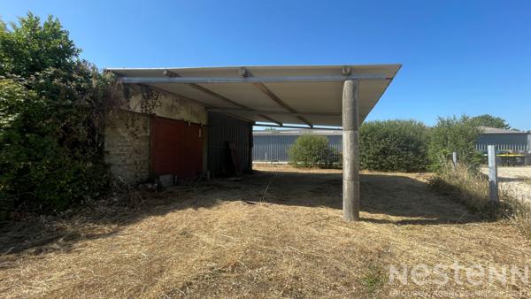 A vendre à ERDEVEN - Maison de pays avec hangar située à 10mn en vélo des plages