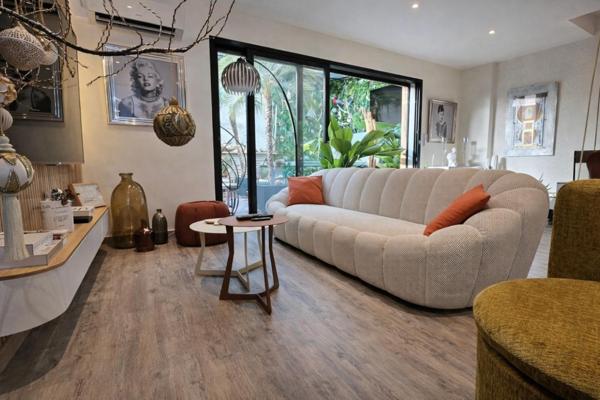 Maison de village rénovée avec patio verrière et jacuzzi – Uchaud (30)