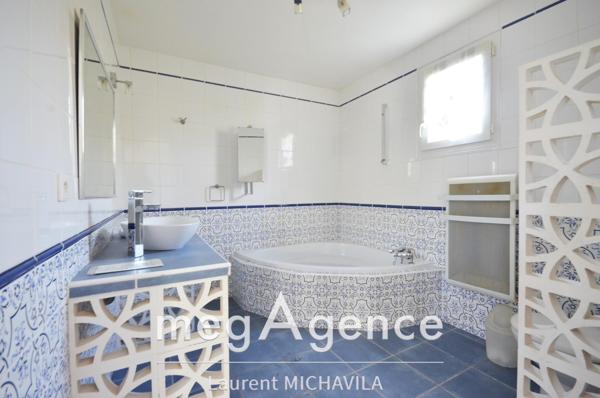 Maison à VILLENEUVE-LES-BEZIERS, 34420 - 6 pièces 175m²