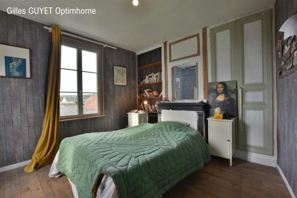 Maison de ville (140M²) 105000€ BEAUMONT-LE-ROGER CENTRE VILLE avec terrain de 260M²