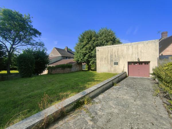 MAGNIFIQUE MAISON BOURGEOISE DE 150 M² HAB AVEC GARAGES ET DEPENDANCE SUR UN TERRAIN CLOS DE 800 M² AU CALME Chambly (60230)