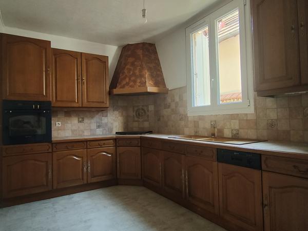 MAGNIFIQUE MAISON BOURGEOISE DE 150 M² HAB AVEC GARAGES ET DEPENDANCE SUR UN TERRAIN CLOS DE 800 M² AU CALME Chambly (60230)