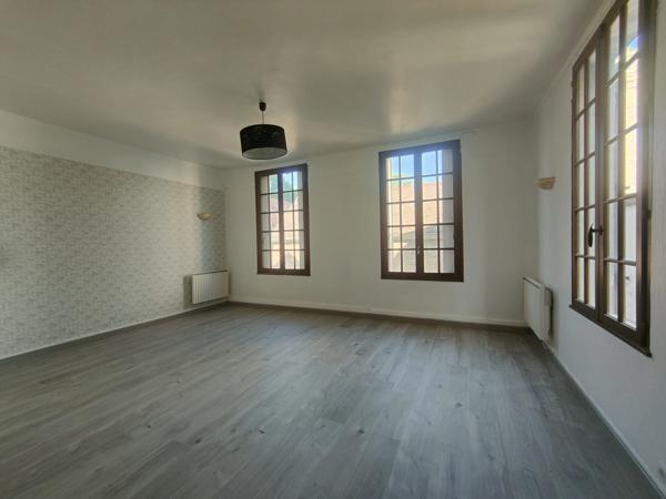 MAGNIFIQUE MAISON BOURGEOISE DE 150 M² HAB AVEC GARAGES ET DEPENDANCE SUR UN TERRAIN CLOS DE 800 M² AU CALME Chambly (60230)