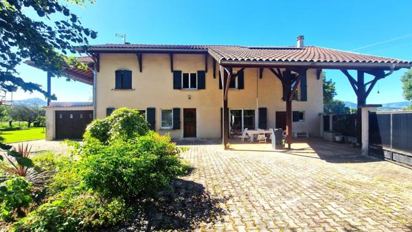 SUPERBE CORPS DE FERME RENOVE AVEC GOUT ET PASSION