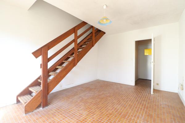 ROYAN - QUARTIER DU PARC - 200 M PLAGE - T3 AVEC JARDIN ET PARKING - GARAGE en option