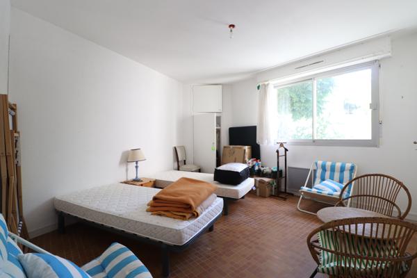 ROYAN - QUARTIER DU PARC - 200 M PLAGE - T3 AVEC JARDIN ET PARKING - GARAGE en option