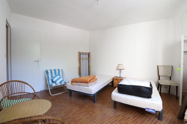 ROYAN - QUARTIER DU PARC - 200 M PLAGE - T3 AVEC JARDIN ET PARKING - GARAGE en option