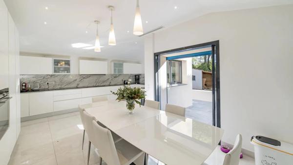 Villa de prestige dans un domaine sécurisé à valbonne