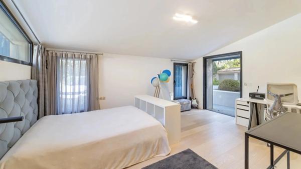 Villa de prestige dans un domaine sécurisé à valbonne