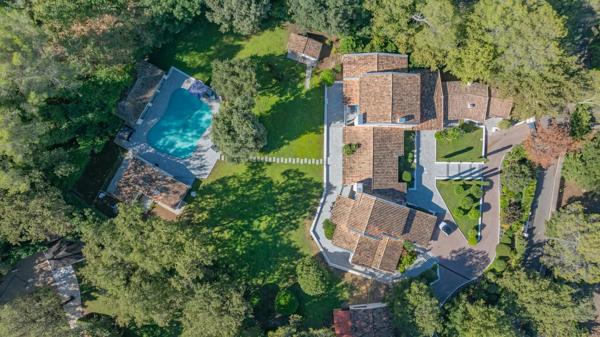 Villa de prestige dans un domaine sécurisé à valbonne