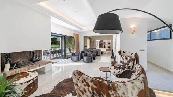 Villa de prestige dans un domaine sécurisé à valbonne
