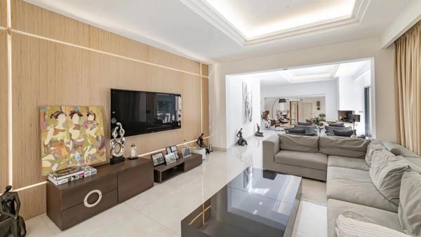 Villa de prestige dans un domaine sécurisé à valbonne