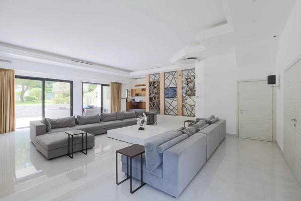 Villa de prestige dans un domaine sécurisé à valbonne
