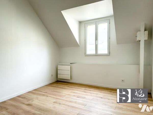 Duplex 63 m², 2 chambres, rénové, hyper centre Meaux, proche gare et commerces.
