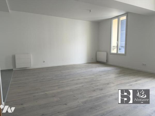 Duplex 63 m², 2 chambres, rénové, hyper centre Meaux, proche gare et commerces.