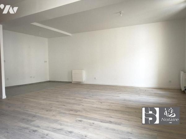 Duplex 63 m², 2 chambres, rénové, hyper centre Meaux, proche gare et commerces.