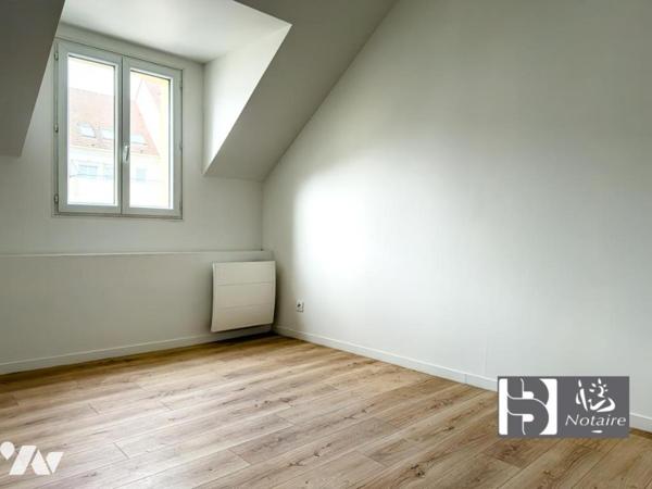 Duplex 63 m², 2 chambres, rénové, hyper centre Meaux, proche gare et commerces.