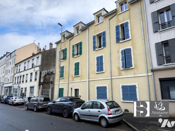Duplex 63 m², 2 chambres, rénové, hyper centre Meaux, proche gare et commerces.
