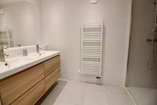 LE COLLET DES COMPTES. APPARTEMENT T5 DE 103 M² AVEC DOUBLE BOX