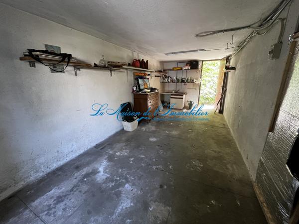 Saint Ambroix à proximité des commodités maison de type F4 avec garage et 315m2 de terrain
