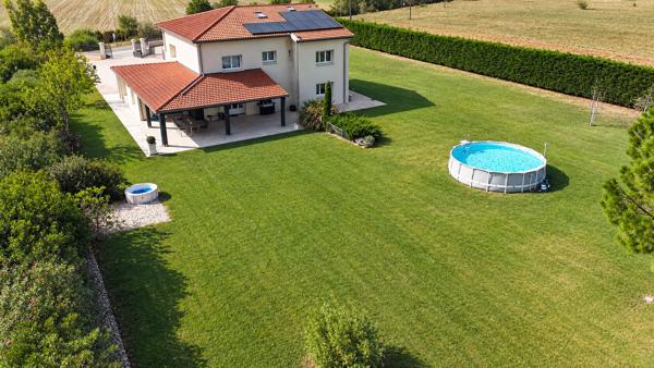 MAGNIFIQUE MAISON RENOVEE DE 270 M² SUR UNE PARCELLE DE 5030 M²