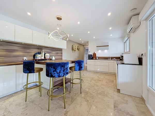 MAGNIFIQUE MAISON RENOVEE DE 270 M² SUR UNE PARCELLE DE 5030 M²