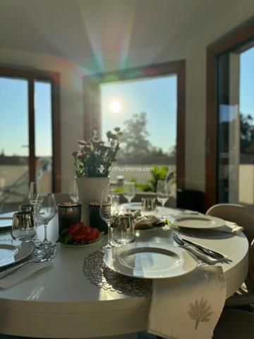 Vente                                                      Appartement
                        
                     4 pièces                      120 m2                     à Évian-les-Bains
