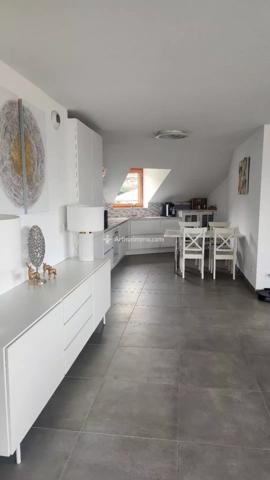 Vente                                                      Appartement
                        
                     4 pièces                      120 m2                     à Évian-les-Bains