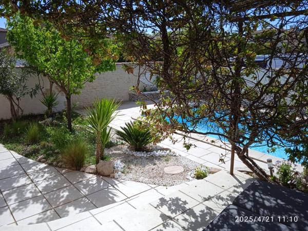 Maison de plain-pied,  4 pièces, 101 m² habitables, Jardin clos avec piscine