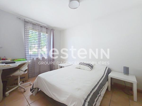 Maison de plain-pied,  4 pièces, 101 m² habitables, Jardin clos avec piscine