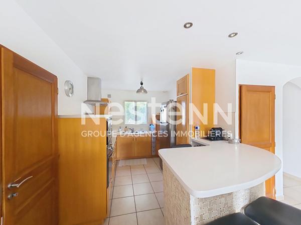 Maison de plain-pied,  4 pièces, 101 m² habitables, Jardin clos avec piscine
